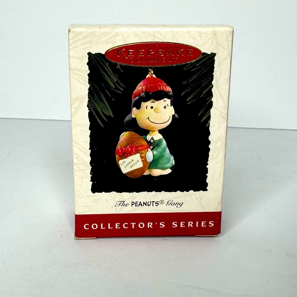 Hallmark Keepsakes 1994‎ Peanuts Lucy with Football for Charlie Brown Ornament